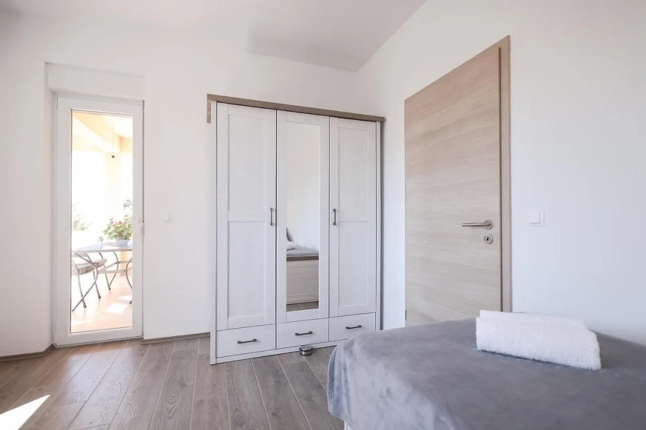 Apartment Bojana Petrcane